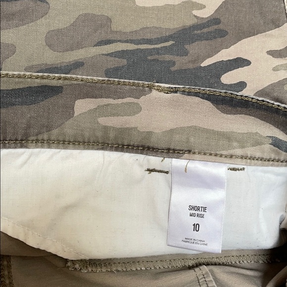 Express Camo Mid Rise Shorts - Picture 8 of 9